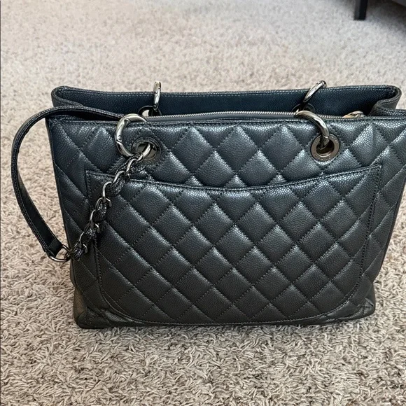 Chanel Gray Quilted Shoulder Bag - Picture 2 of 16